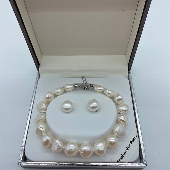 Freshwater pearl bracelet and earrings *NEW* - Picture 2 of 3